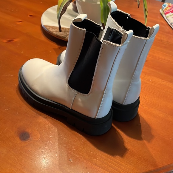 Boots - Picture 3 of 5